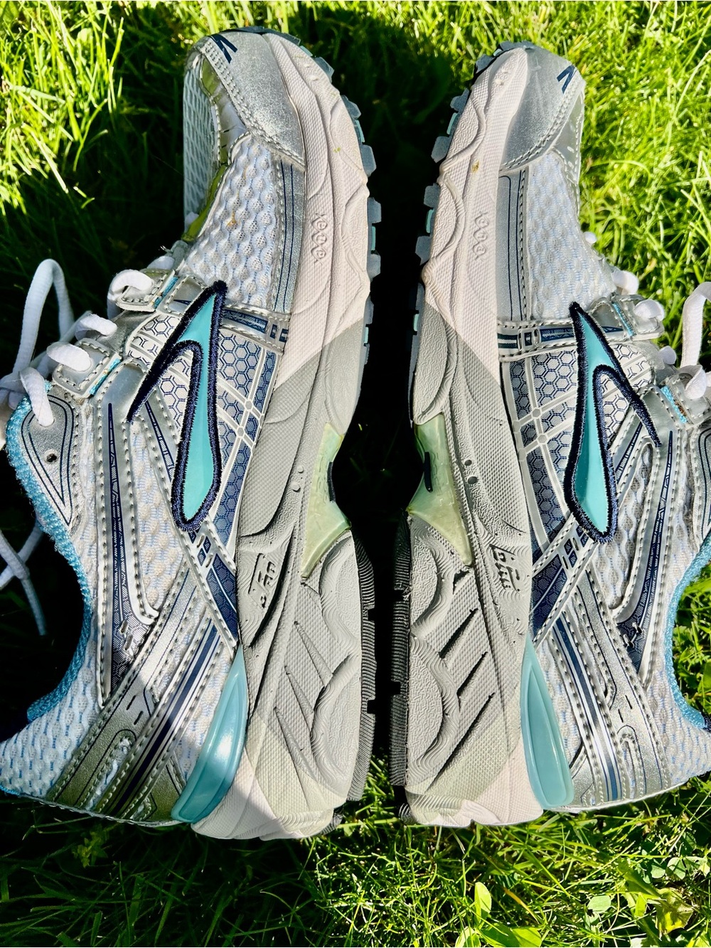 NEW Brooks sneaker GTS 11th Ed. DNA Flextra running shoe blue silver shimmer 8.5